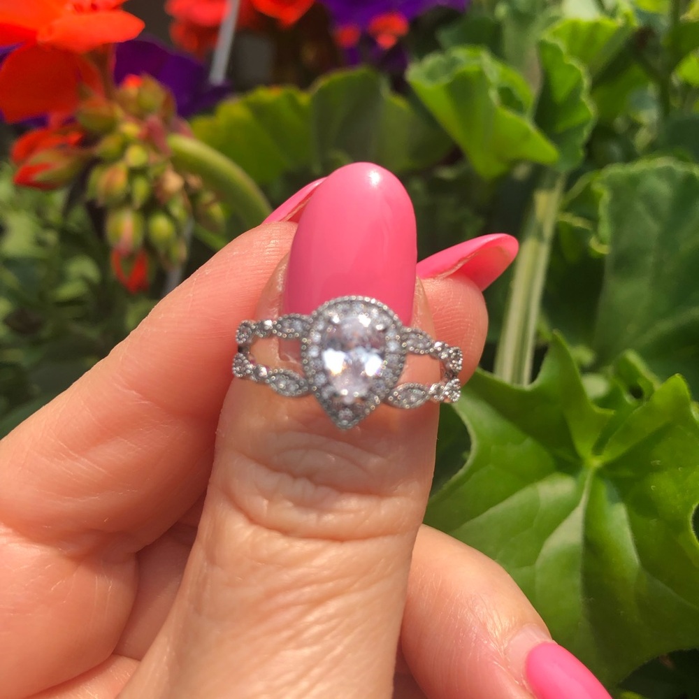 Elegant Silver Teardrop Ring